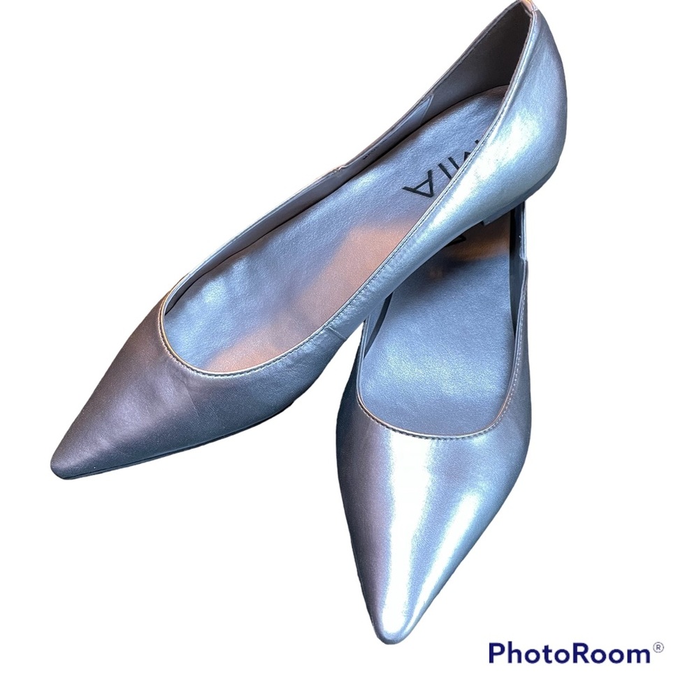 MIA silver pointed-toe flats 7 1/2 - Picture 3 of 4